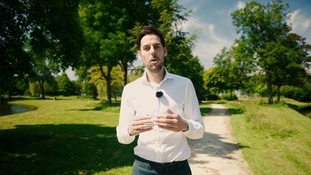 Steven van Die bij filmopname voor Zomerparkdag, Burgemeester Baxpark 2024