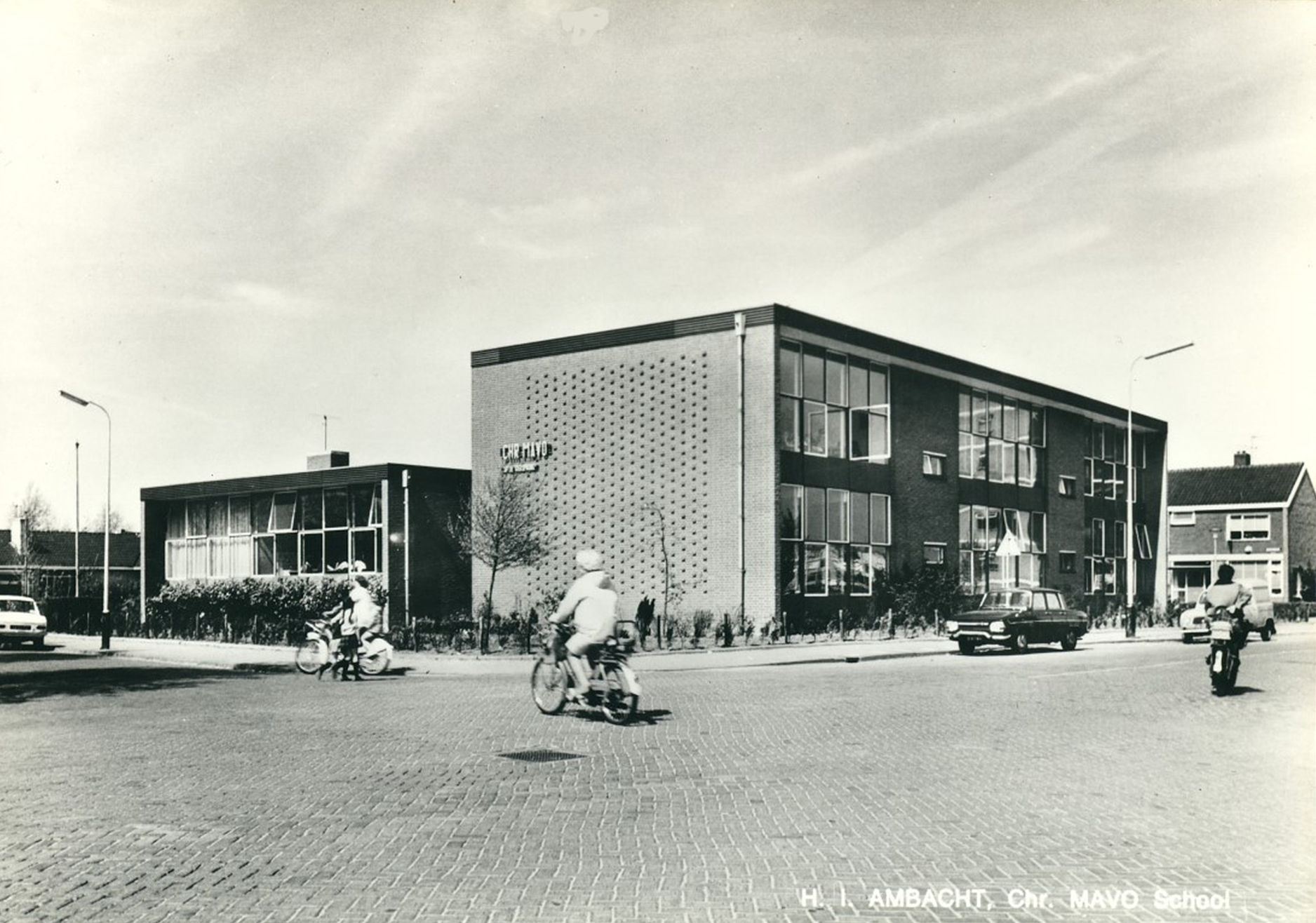 MAVO Plaisier aan de Van Godewijckstraat - foto uit beeldbank historhia.nl