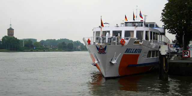 MS Bellriva, gebouwd in 1971, aan de kade in Dordrecht, in 2014 gefotografeerd door Bert Knot